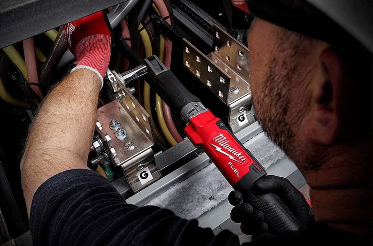 Milwaukee M12 Fuel Motorized Digital Torque Wrench 高精度トルク管理を実現する電動トルク