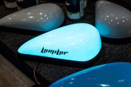 発光する塗料『LumiLor（ルミロール）』、電気で光る発光塗料の新たなデザインの形