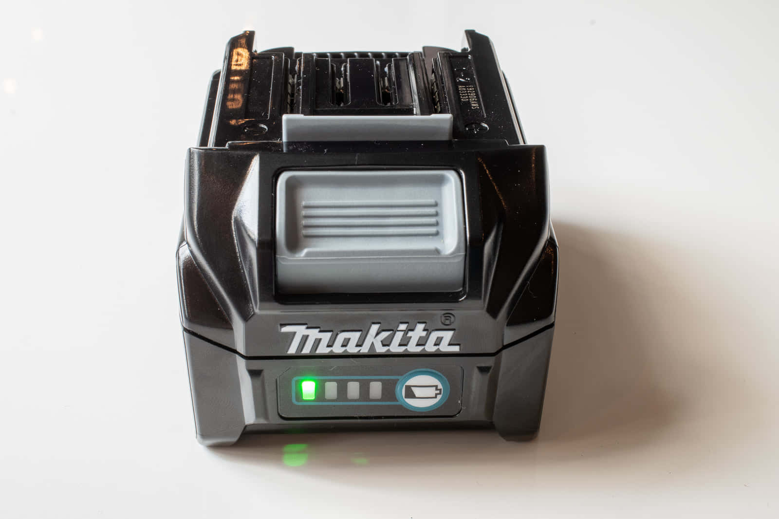 マキタの新40Vmaxバッテリーを分解して、防水バッテリーの秘密を探る ｜ VOLTECHNO
