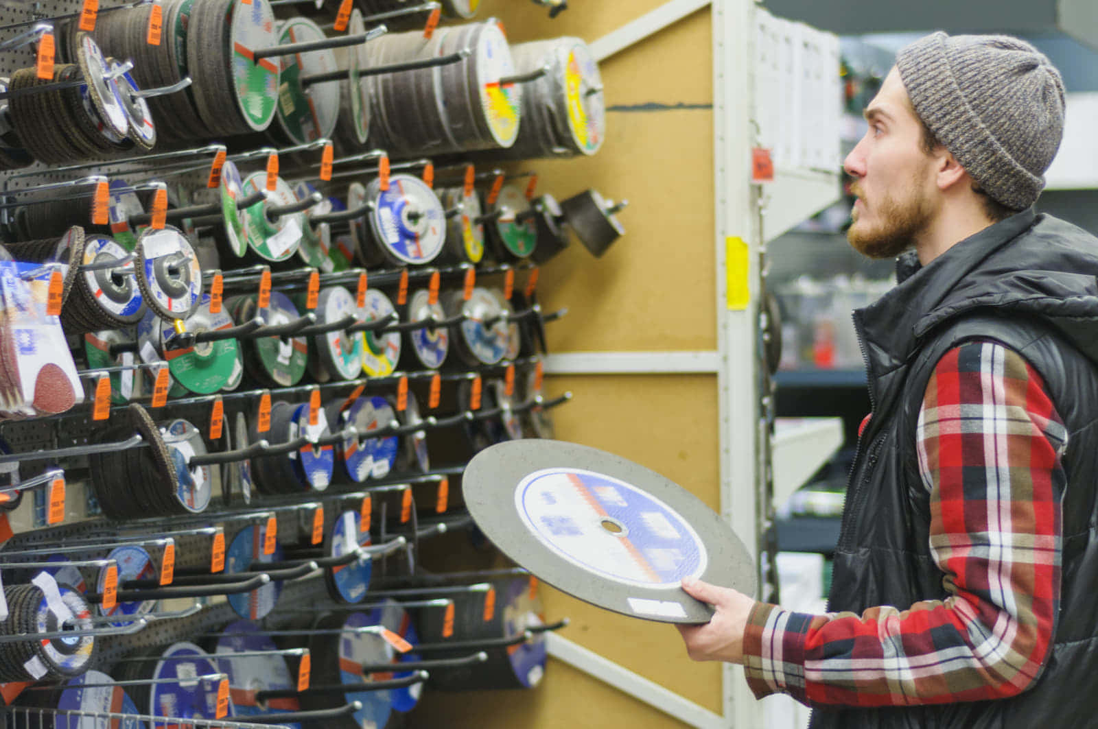 グラインダーを使うのに資格は必要？「研削といし取替試運転作業者」とは ｜ VOLTECHNO