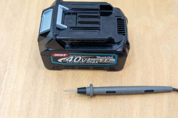 マキタ 40Vmaxバッテリーにテスター棒を挿して充電不良にした話