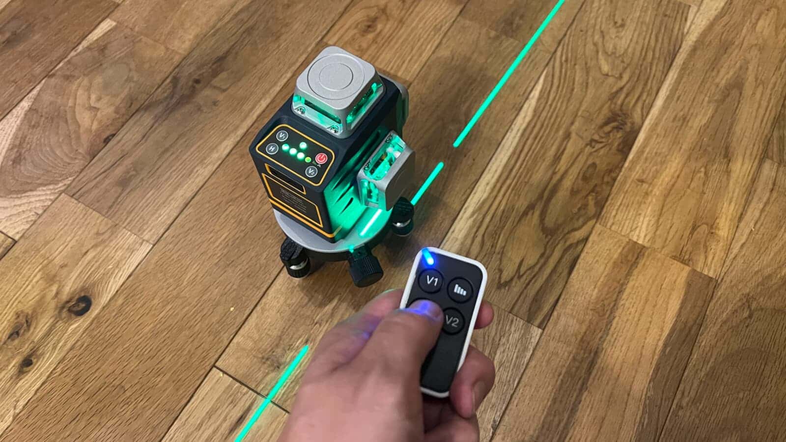 CIGMAN CM701 レーザー墨出し器をレビュー、高コスパな3ライン×360°グリーンレーザー ｜ VOLTECHNO