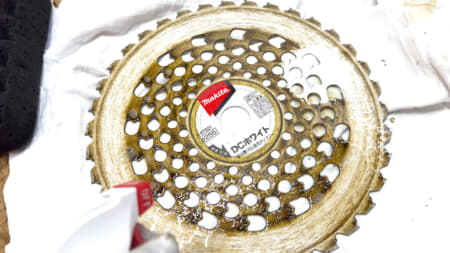 草刈りシーズンオフ前に刈払機をクリーニング、刃物クリーナーでツールを綺麗にしよう