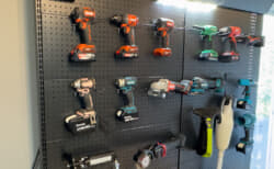 工具をかっこよく収納したい お店みたいに収納ができる「陳列ラック」を買ってみました