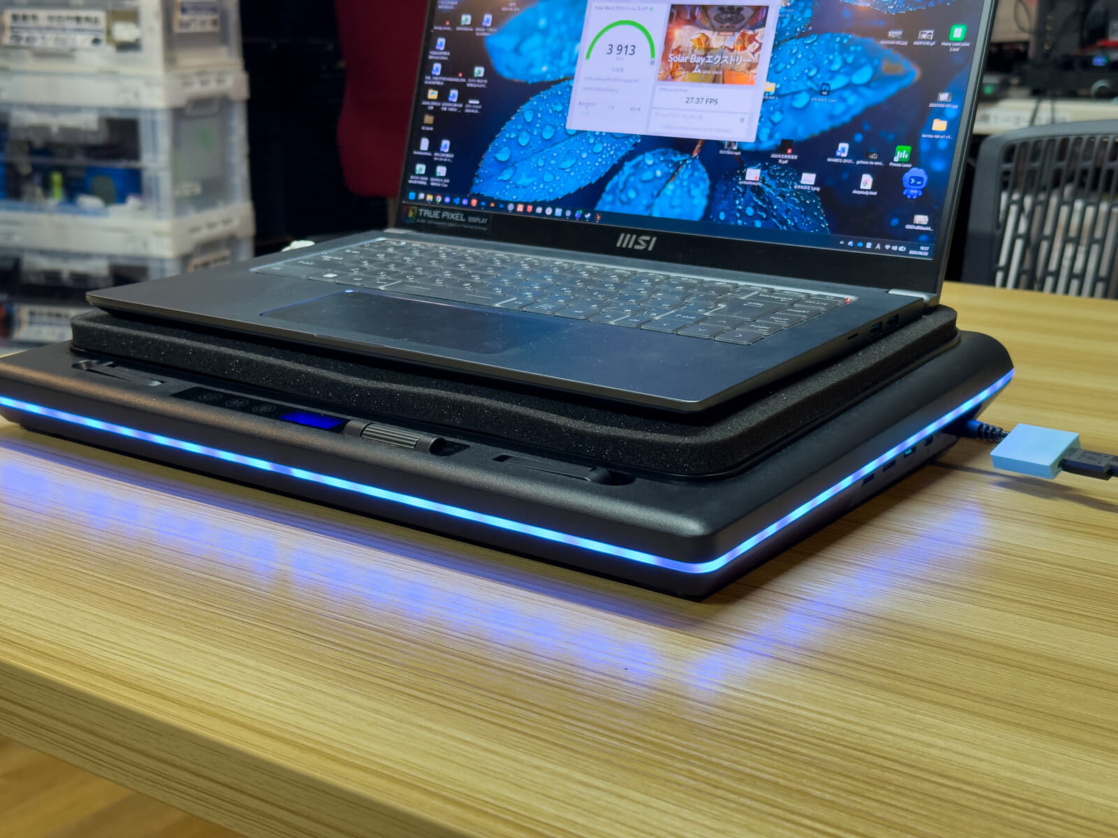 llano V12にMSI Prestige-15-A11UDを設置した状態