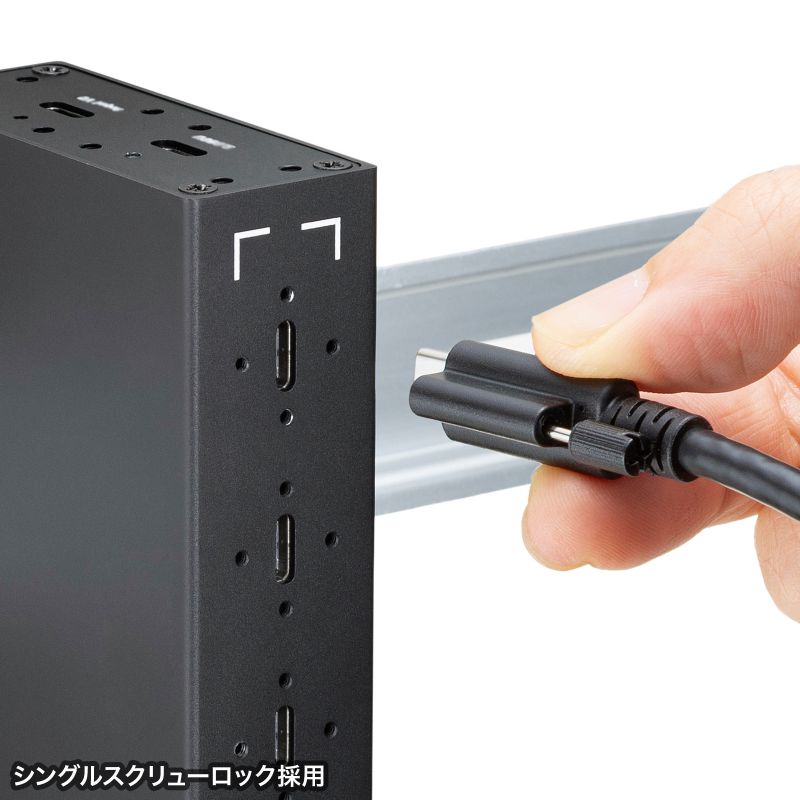 シングルスクリューロック付きUSB Type-Cプラグと機器側のねじ穴の位置関係